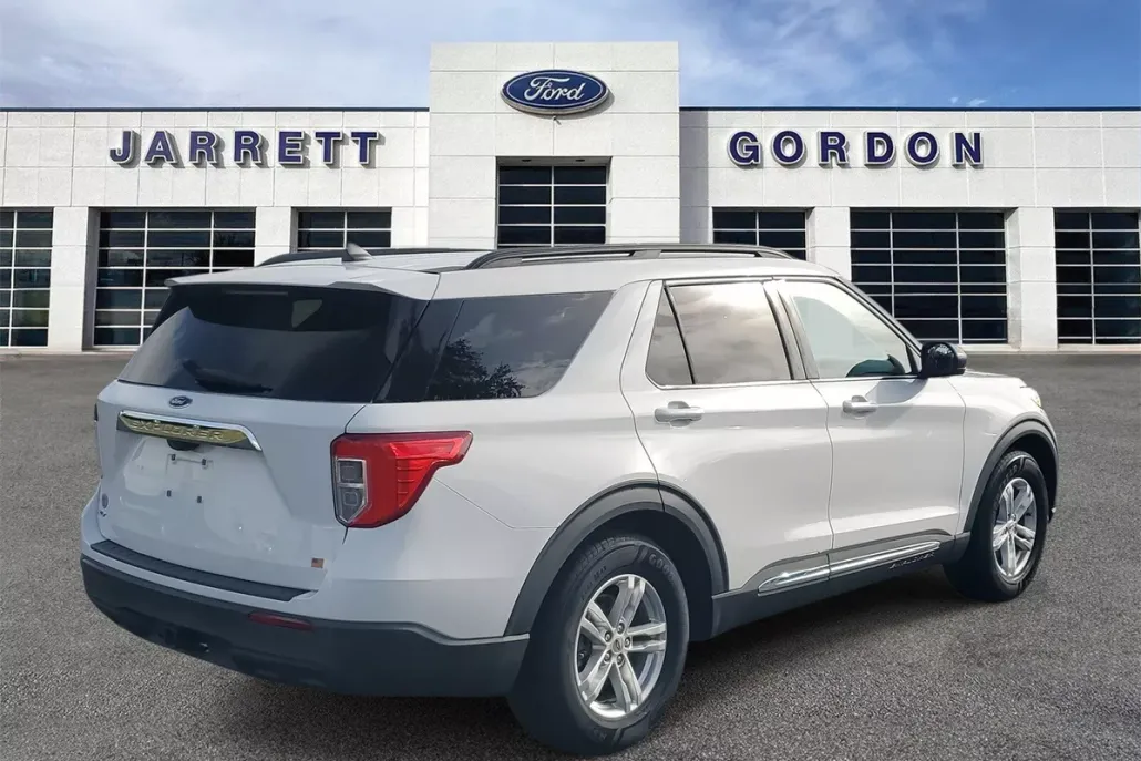 2021 Ford Explorer XLT photo 1