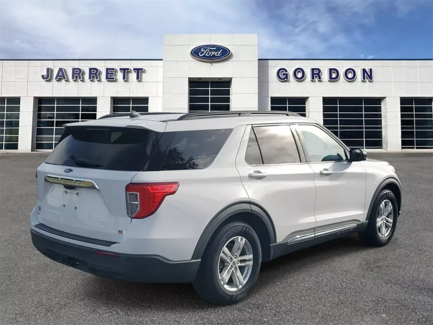 2021 Ford Explorer XLT photo 1