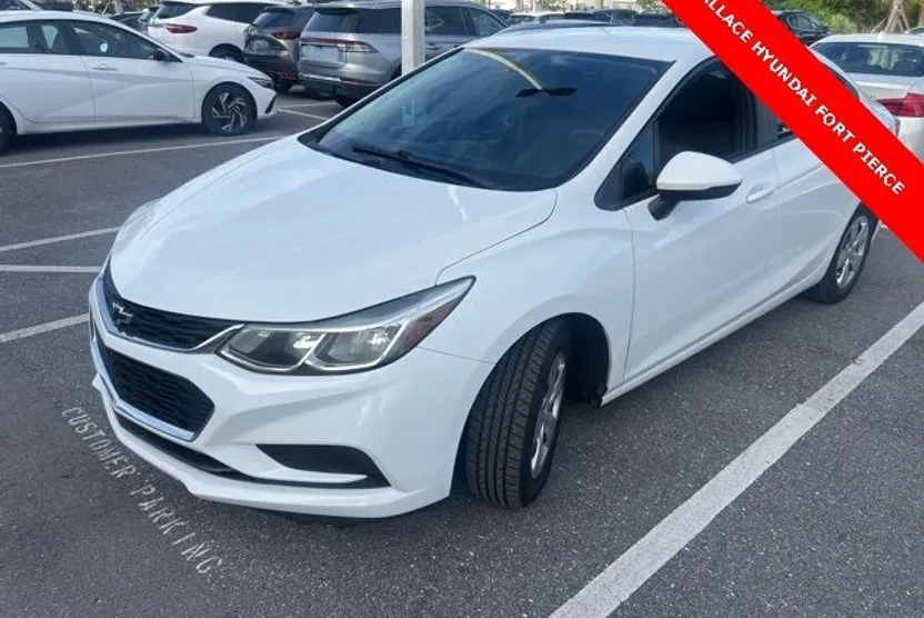 2017 Chevrolet Cruze LS photo 1