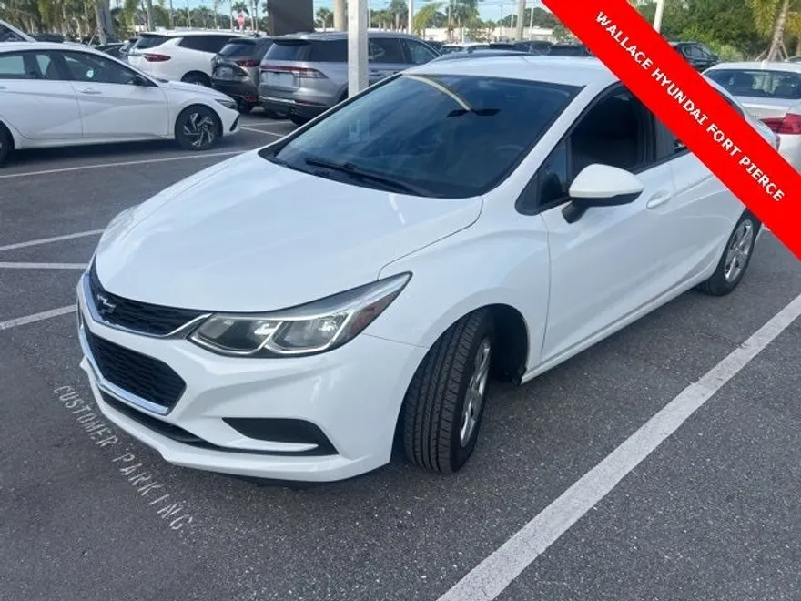 2017 Chevrolet Cruze LS photo 1