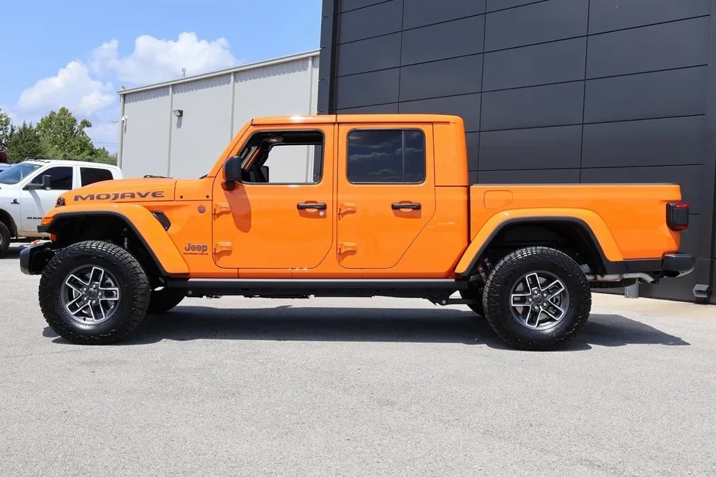 2025 Jeep Gladiator Mojave photo 1
