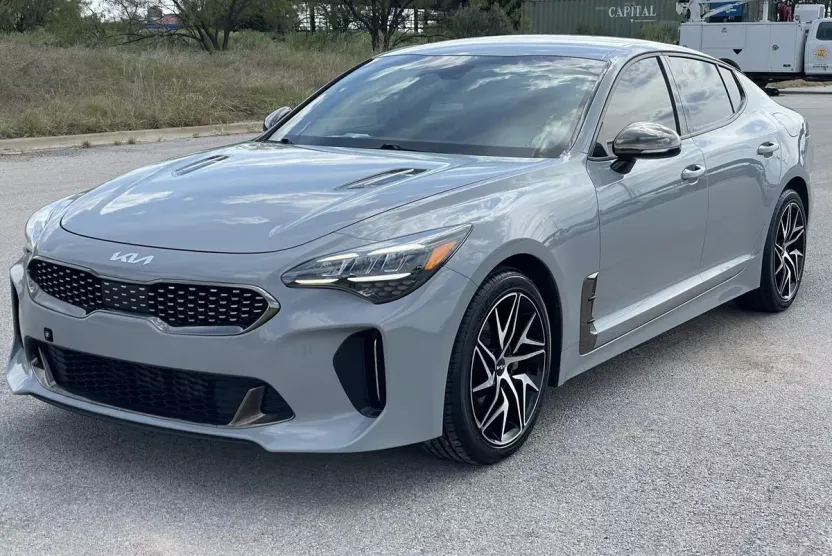 2023 Kia Stinger GT-Line photo 1