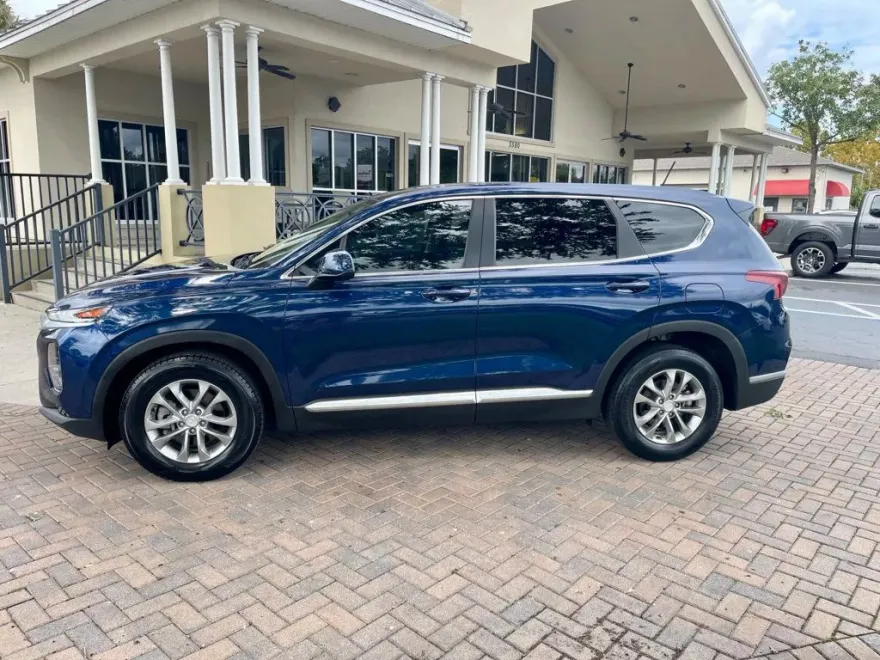 2020 Hyundai Santa Fe SE photo 1