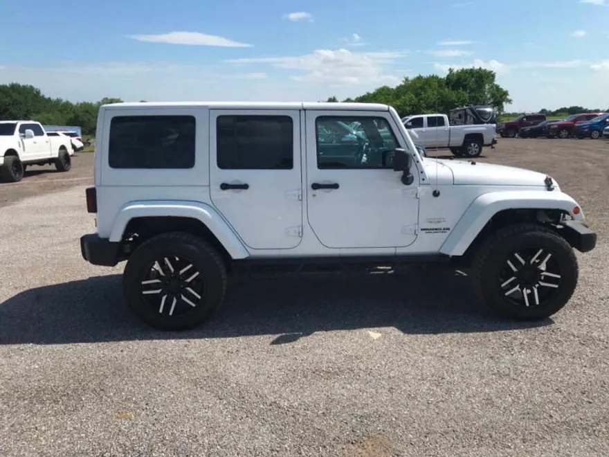 2014 Jeep Wrangler Unlimited Sahara photo 1