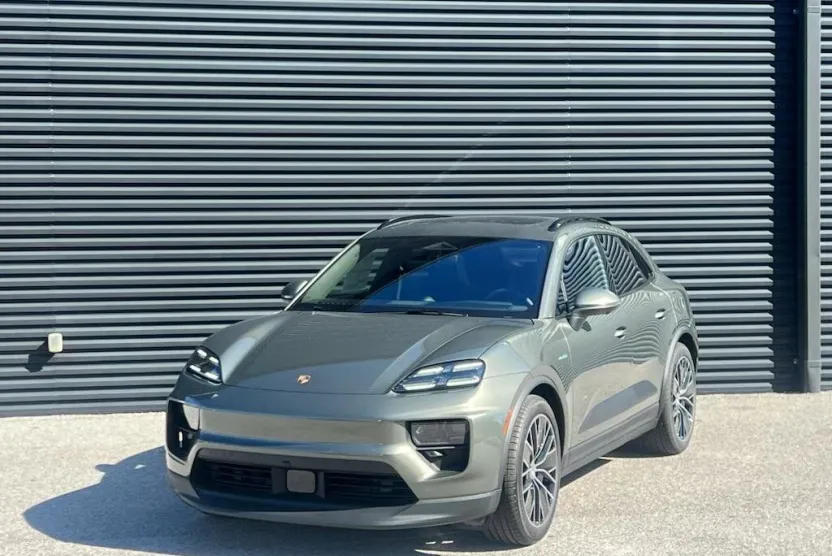 2025 Porsche Macan Electric photo 1