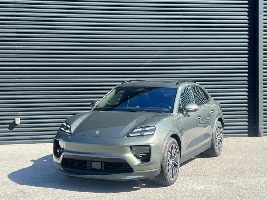 2025 Porsche Macan Electric photo 1