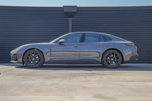 2025 Porsche Panamera 4 photo 2