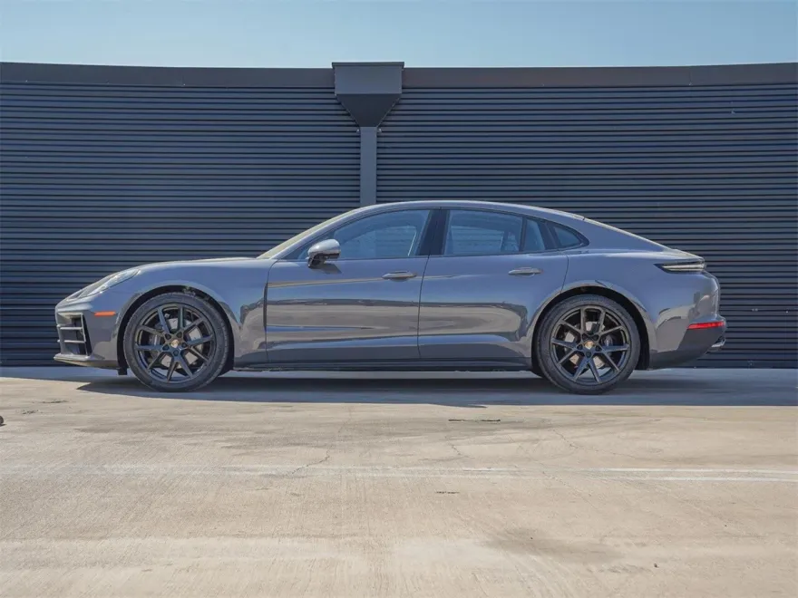 2025 Porsche Panamera 4 photo 2