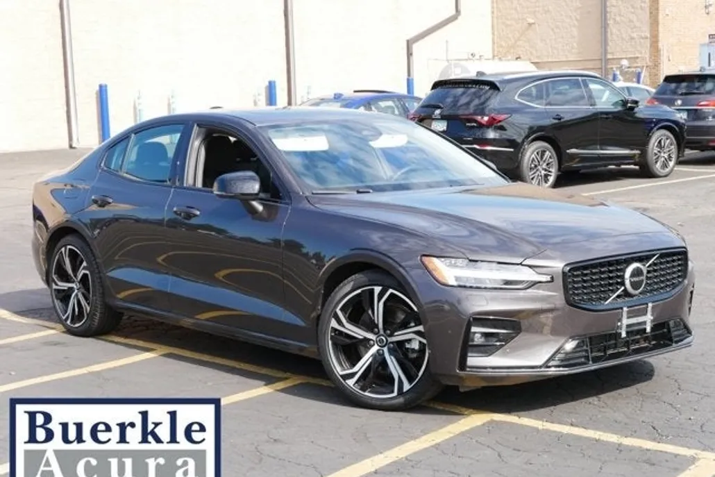 2025 Volvo S60 B5 Core photo 1