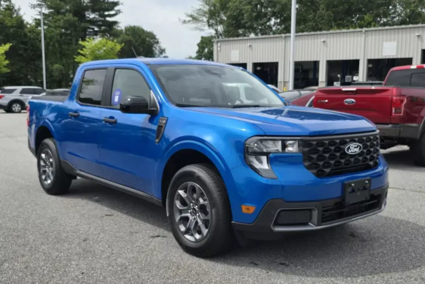 2025 Ford Maverick XLT photo 1