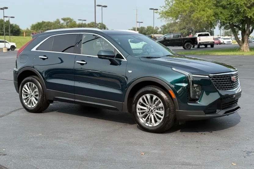 2025 Cadillac XT4 Premium Luxury photo 1