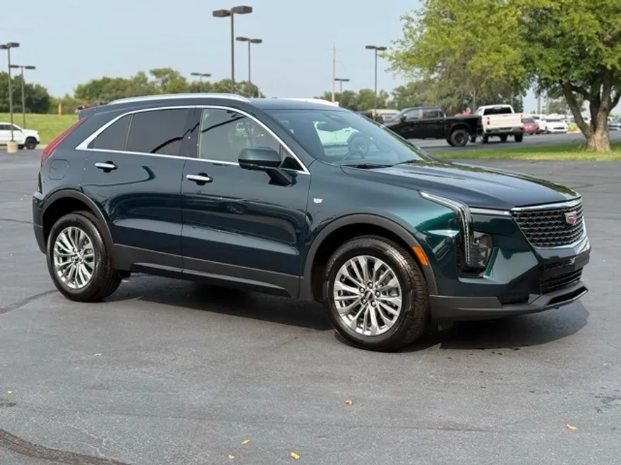 2025 Cadillac XT4 Premium Luxury photo 1