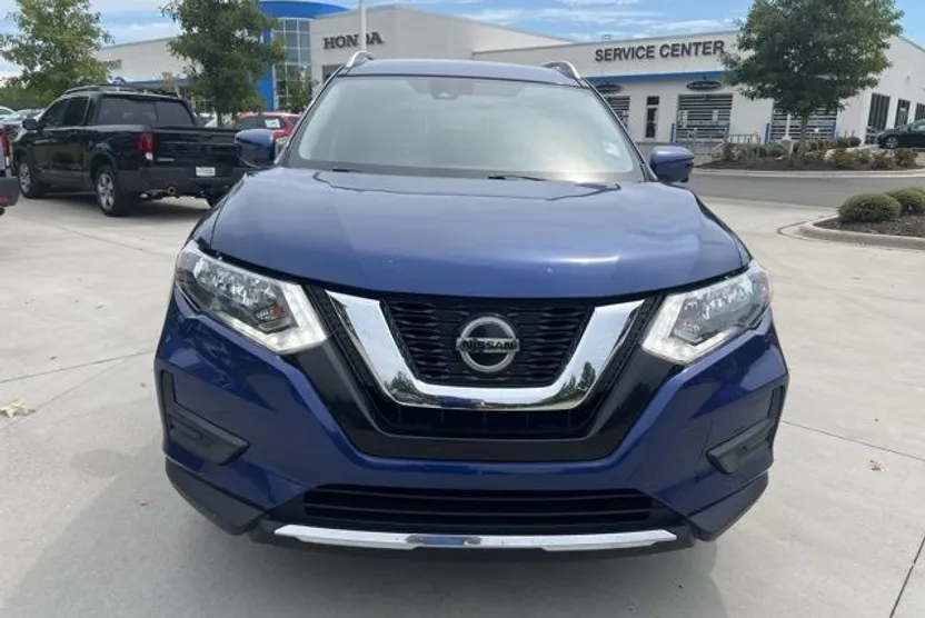 2020 Nissan Rogue SV photo 1
