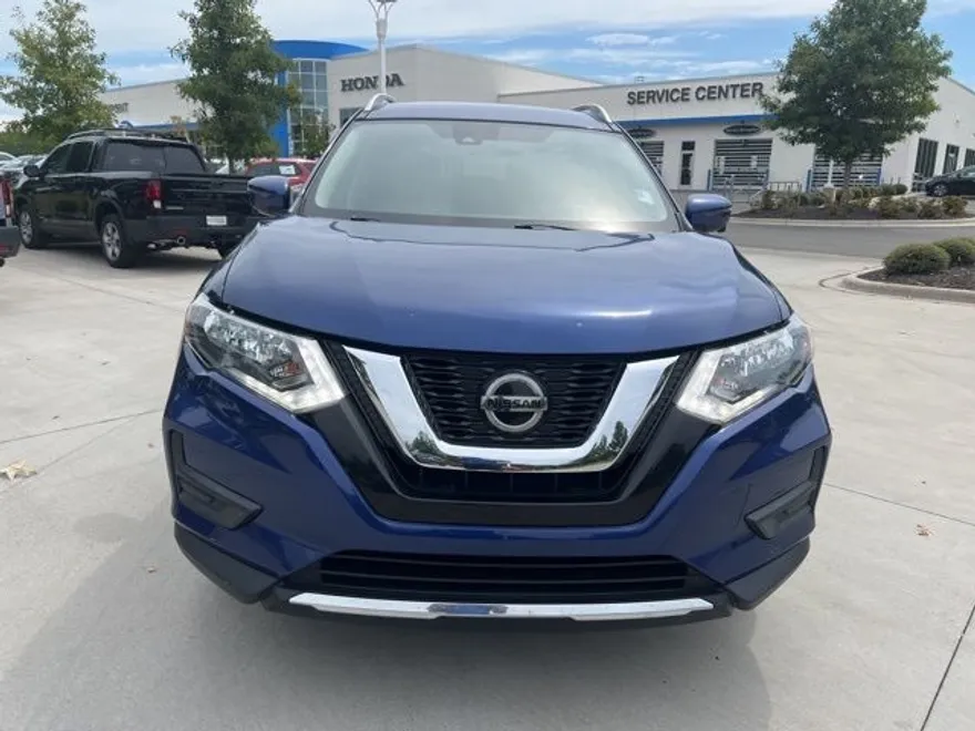 2020 Nissan Rogue SV photo 1