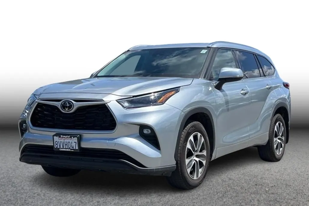 2021 Toyota Highlander XLE Sport photo 1