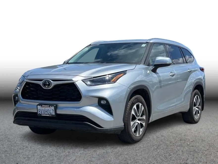 2021 Toyota Highlander XLE Sport photo 1