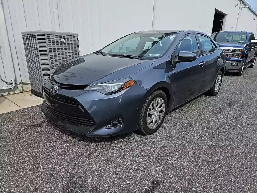 2019 Toyota Corolla L photo 1