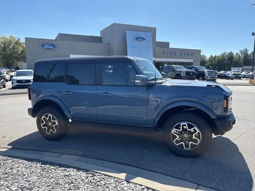 2025 Ford Bronco Outer Banks photo 1