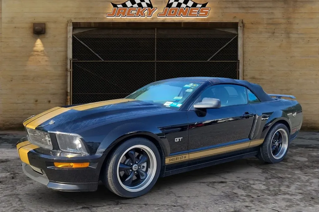 2006 Ford Mustang GT photo 1