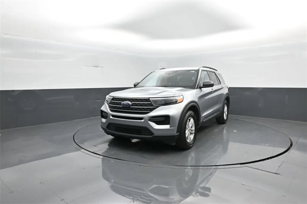 2022 Ford Explorer XLT photo 1