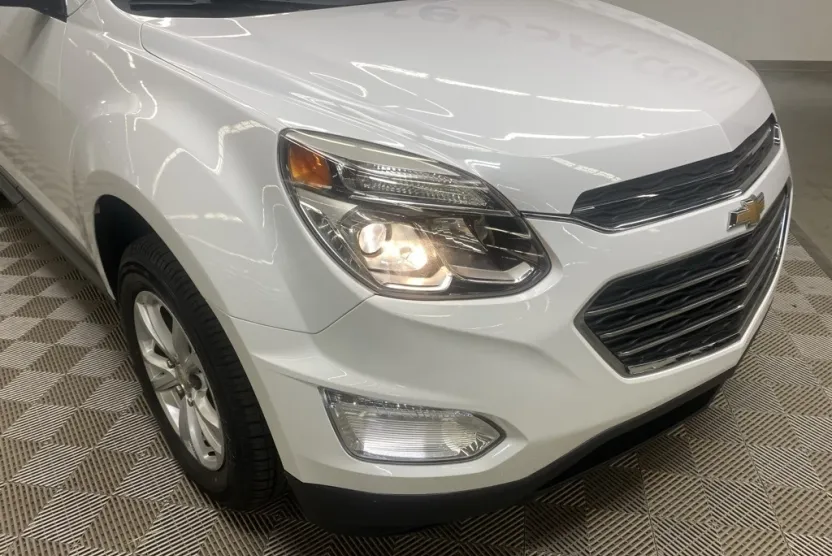 2017 Chevrolet Equinox LT photo 1