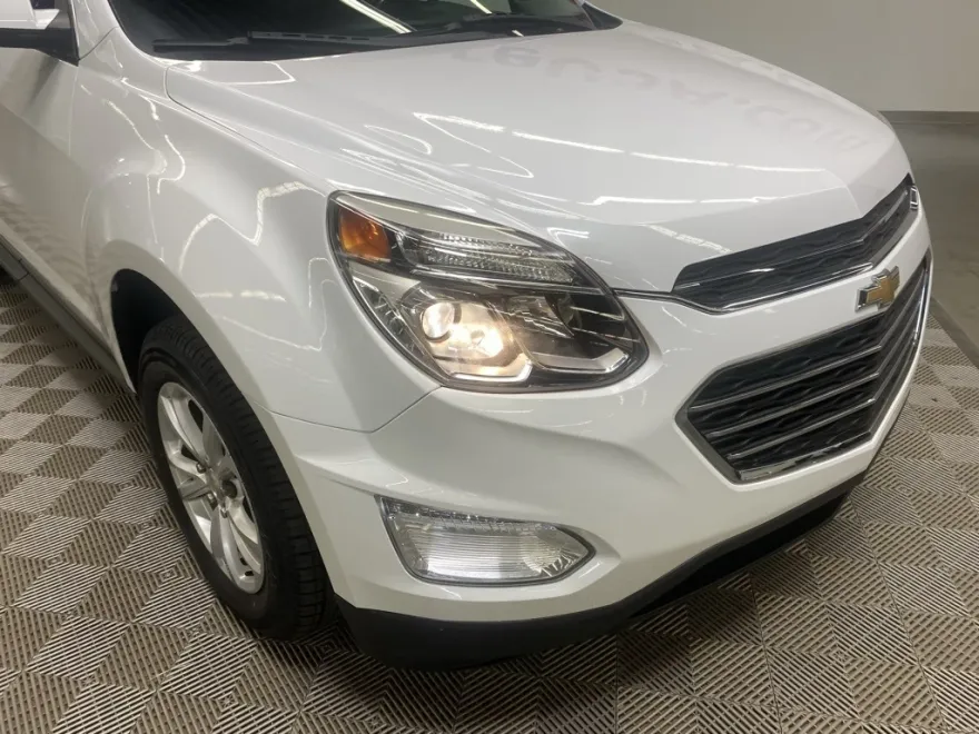 2017 Chevrolet Equinox LT photo 1