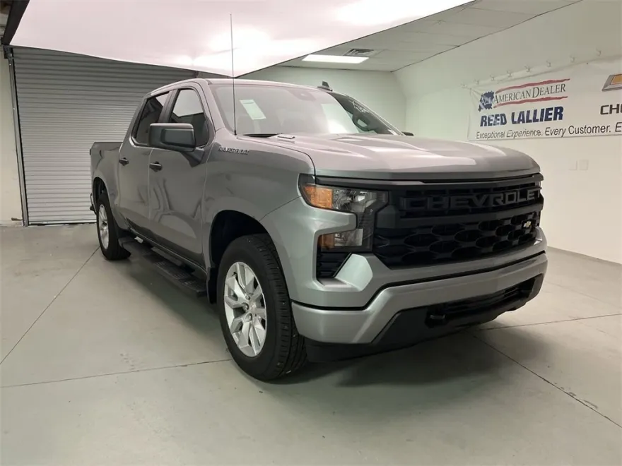 2026 Chevrolet Silverado 1500 Custom photo 1