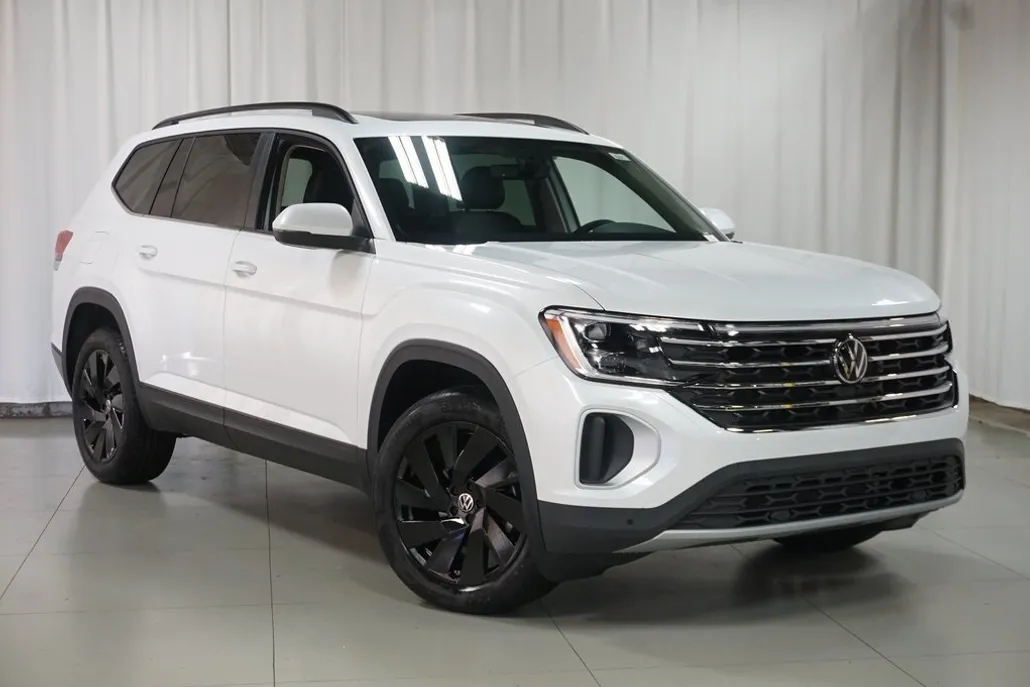 2026 Volkswagen Atlas SE Technology photo 1