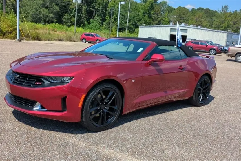 2023 Chevrolet Camaro 2LT photo 1
