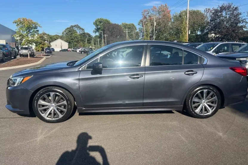 2016 Subaru Legacy 3.6R Limited photo 1
