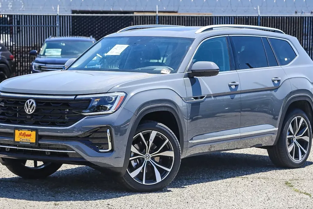 2025 Volkswagen Atlas SEL Premium R-Line photo 1