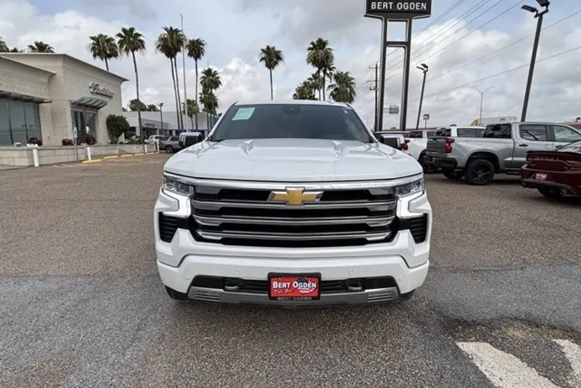 2024 Chevrolet Silverado 1500 High Country photo 1