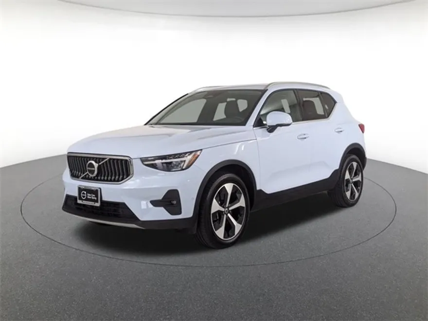 2025 Volvo XC40 Plus photo 1