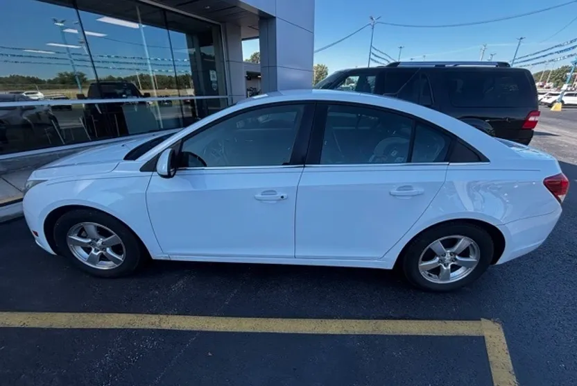 2012 Chevrolet Cruze photo 1