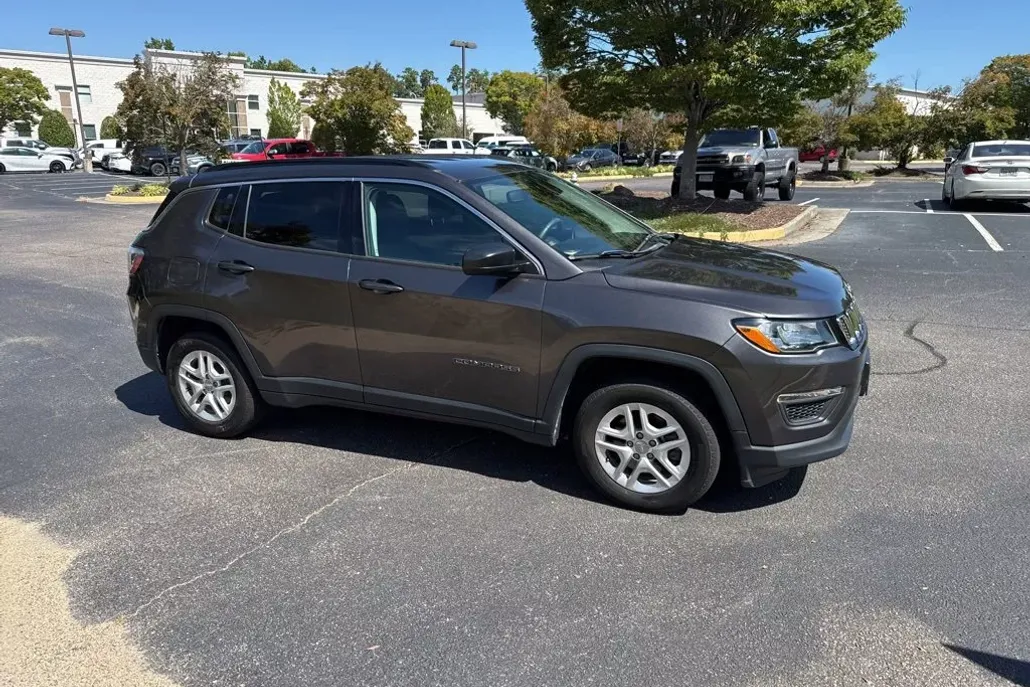 2019 Jeep Compass Sport photo 1