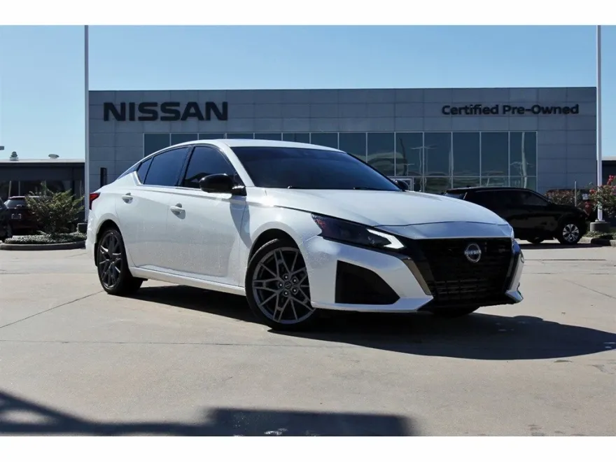 2024 Nissan Altima SR photo 1