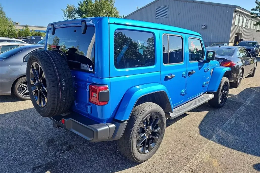 2022 Jeep Wrangler Unlimited 4xe Sahara photo 1