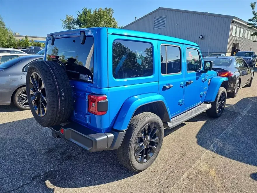 2022 Jeep Wrangler Unlimited 4xe Sahara photo 1