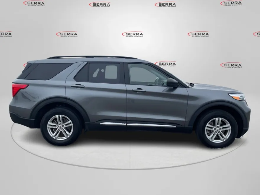 2022 Ford Explorer XLT photo 1