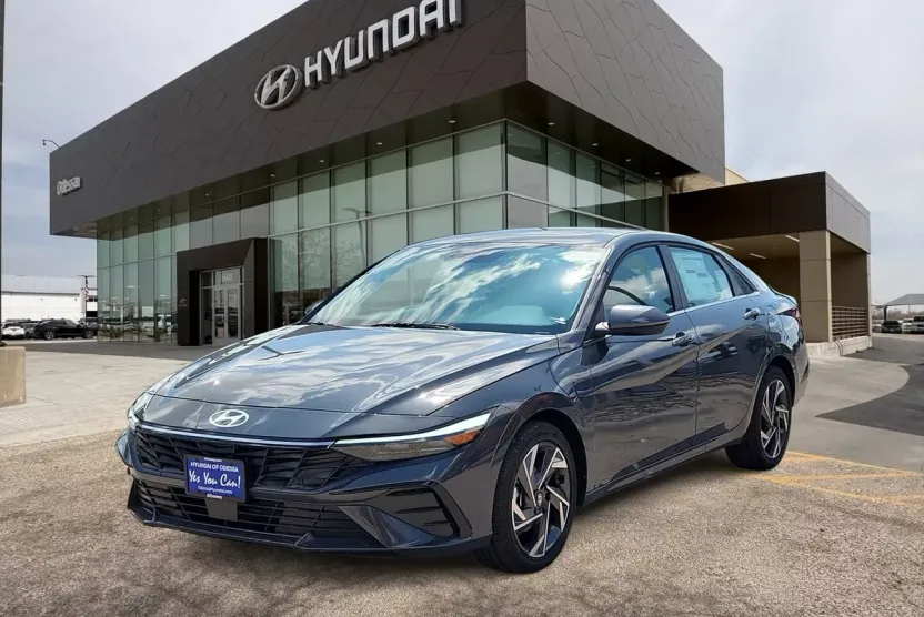 2025 Hyundai Elantra Limited photo 1