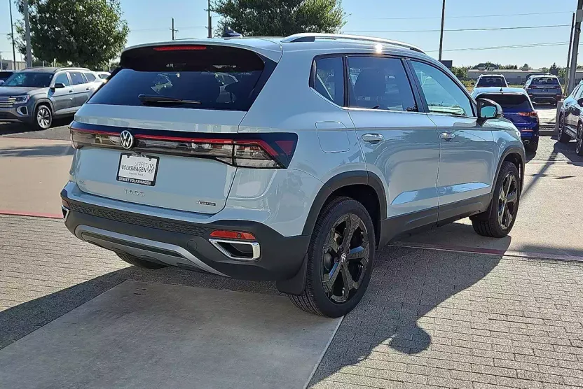 2025 Volkswagen Taos SEL photo 1