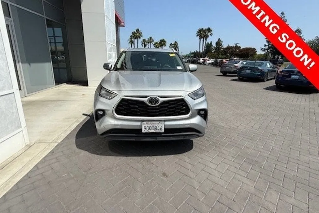 2023 Toyota Highlander L photo 1