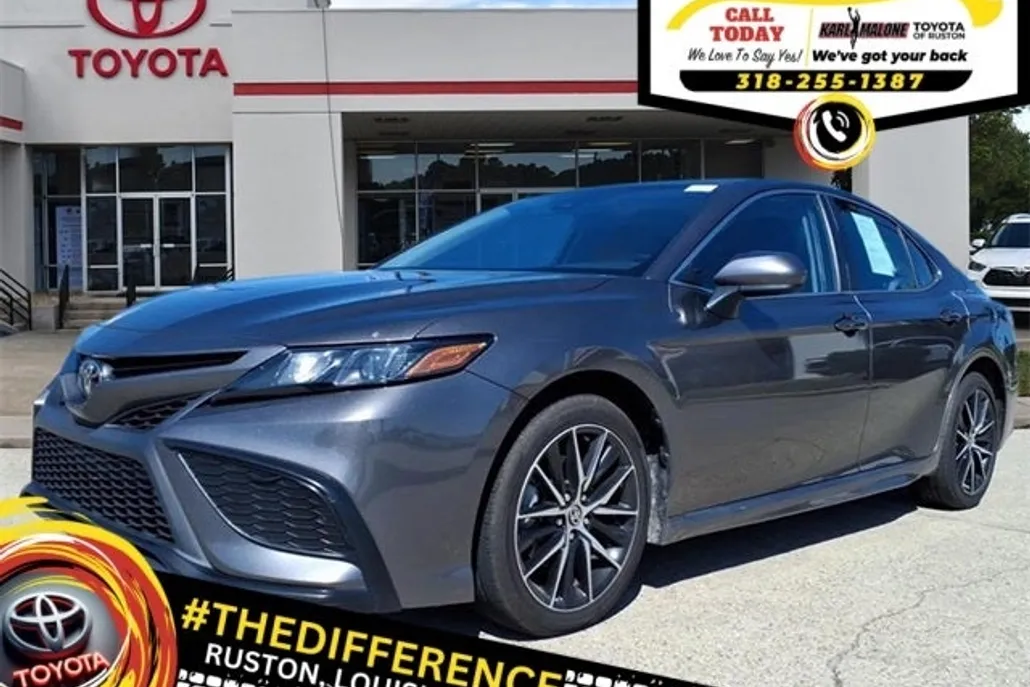 2021 Toyota Camry SE photo 1