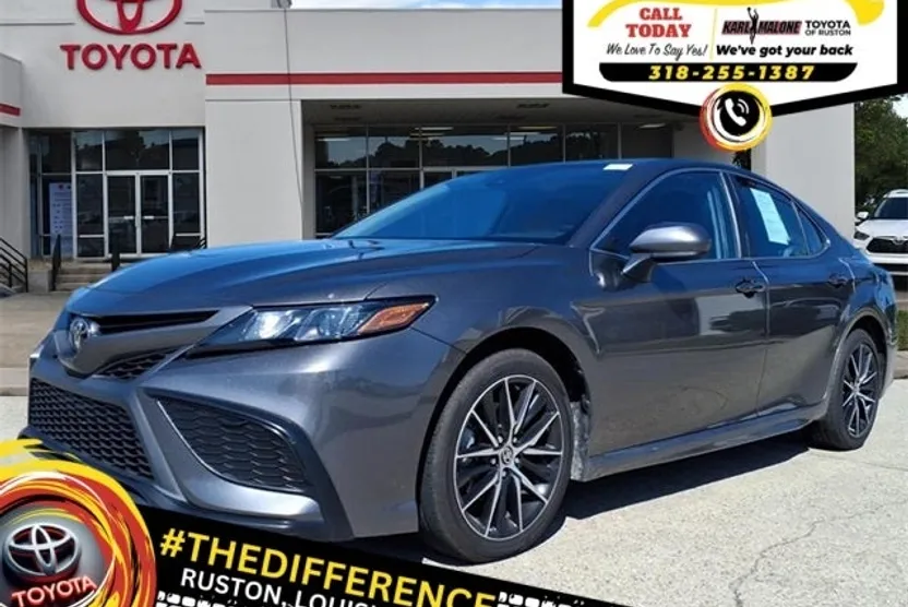 2021 Toyota Camry SE photo 1