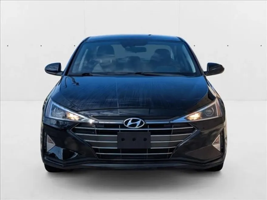 2019 Hyundai Elantra SEL photo 1