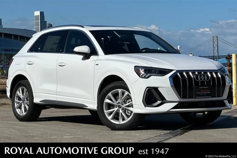 2025 Audi Q3 45 TFSI S line Premium photo 1
