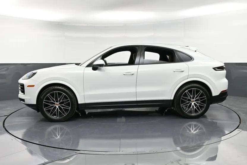2025 Porsche Cayenne Coupe photo 1