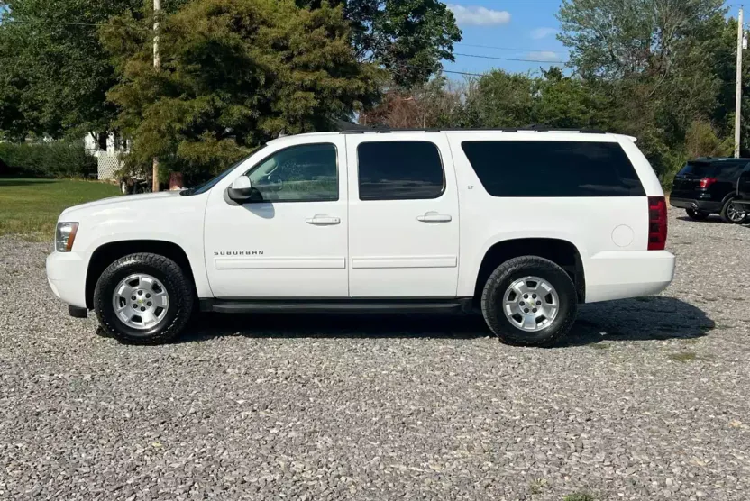2013 Chevrolet Suburban 1500 LT photo 1