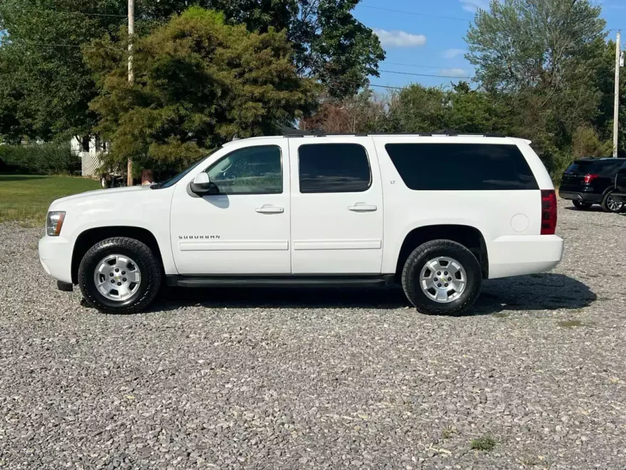 2013 Chevrolet Suburban 1500 LT photo 1
