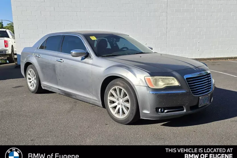 2012 Chrysler 300 photo 1